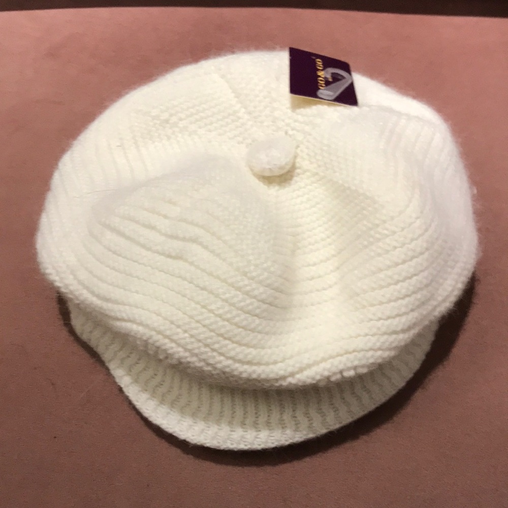 Go & Go New York boutique white knit beret hat